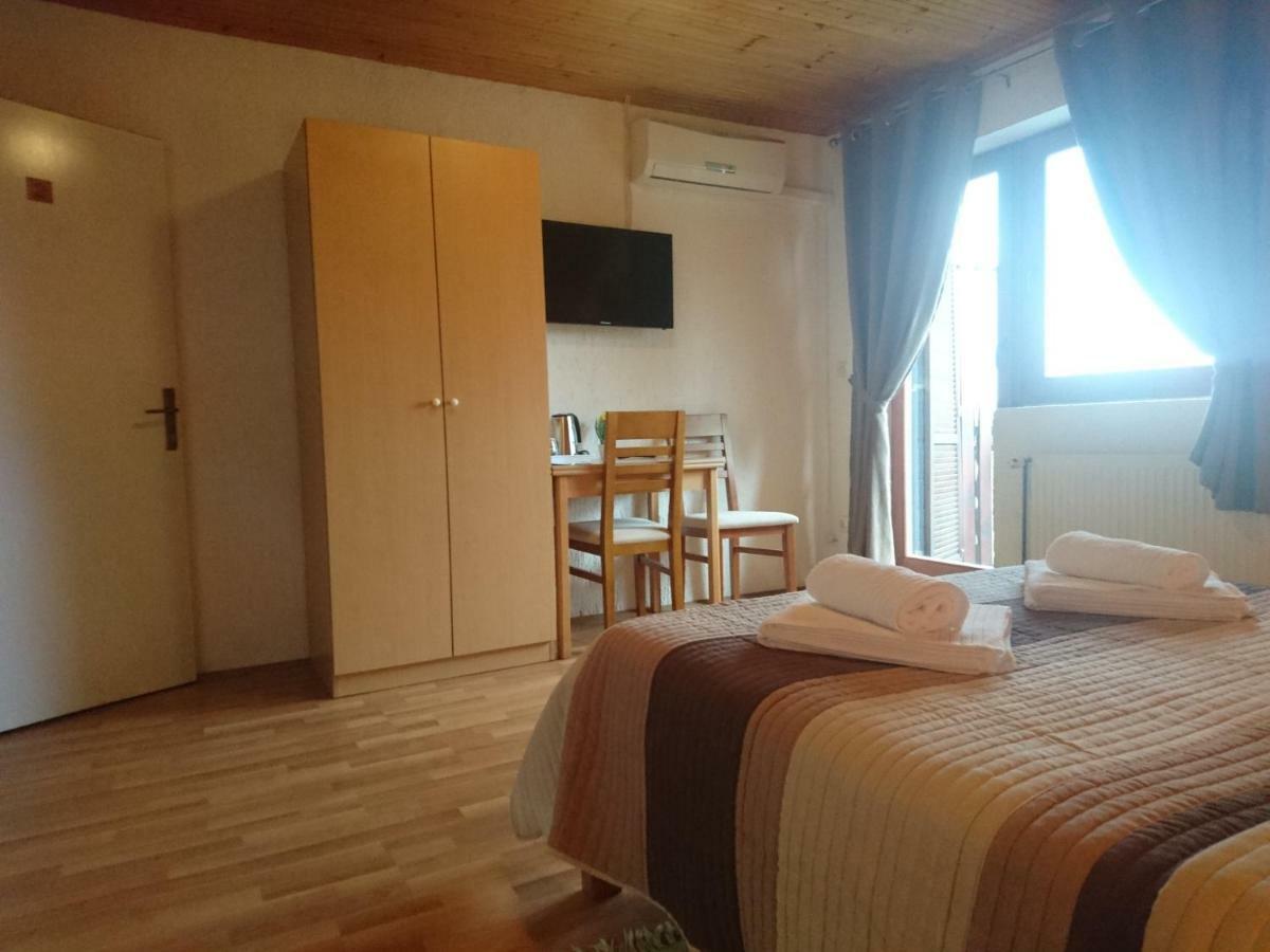 מלון סליסטה דרזניקו House Viktoria מראה חיצוני תמונה